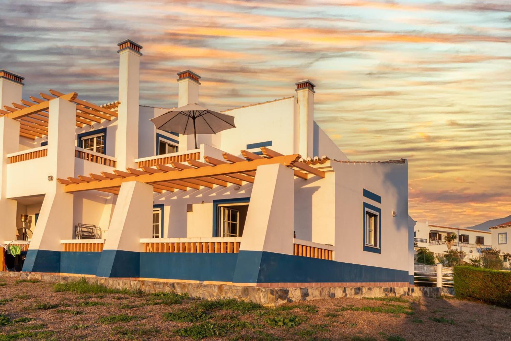 Sweet Home Arrifana // Beachhouse Прая-да-Арріфана Екстер'єр фото